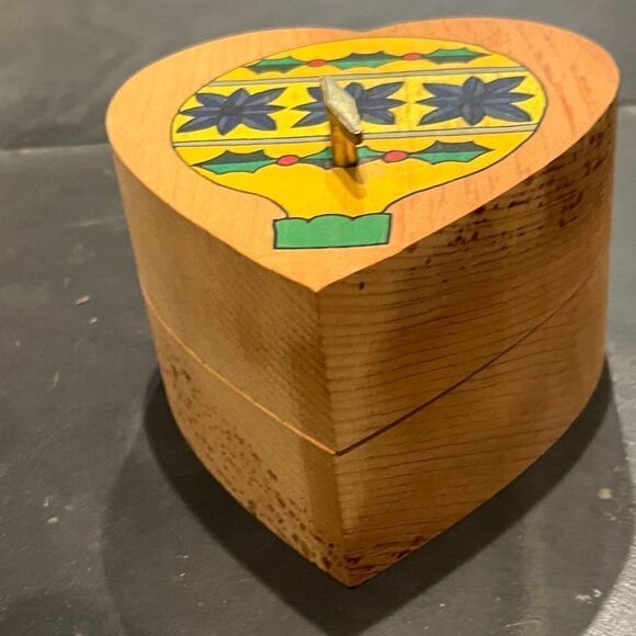 Christmas "Silent Night" Heart Shaped Music Box/Trinket/Keepsake Box - Handmade - Picture 5 of 12